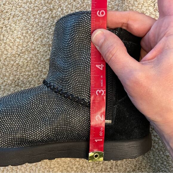 Ugg Girls JI Heart Ivy Short Mini Boots Suede Metallic Zip sz 4 Black 1010362 - Picture 16 of 17